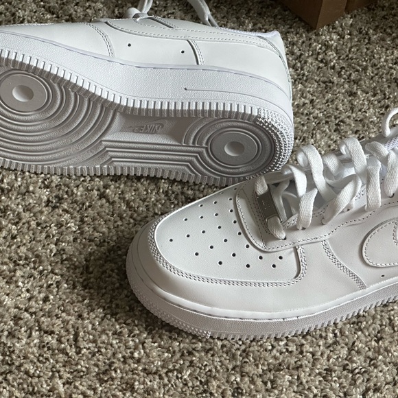 SHOES - Picture 5 of 13